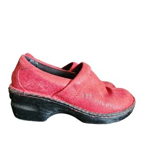 B.O.C Born Women’s Red Leather Suede Clogs Size 6